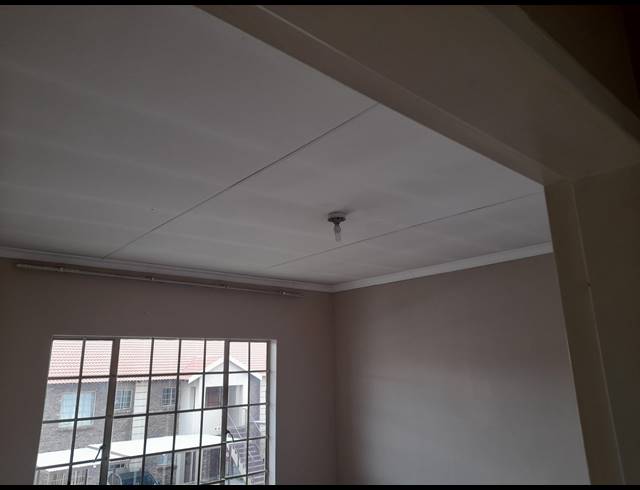 2 BEDROOM TOWNHOUSE FOR SALE IN PHILIP NEL PARK